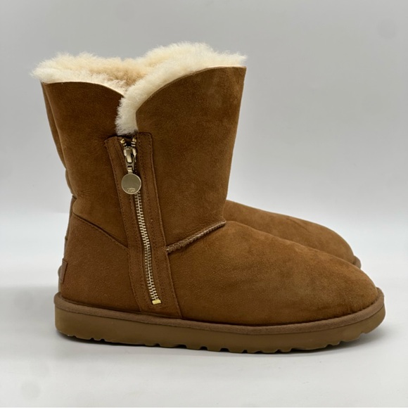 Ugg Bailey Short Boots. Size 9